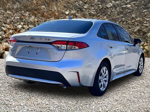 Used 2022 Toyota Corolla LE FWD image 2