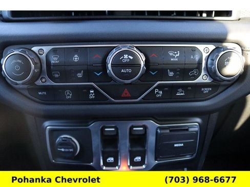 Used 2024 Jeep Wrangler Rubicon w/ Technology Group image 18