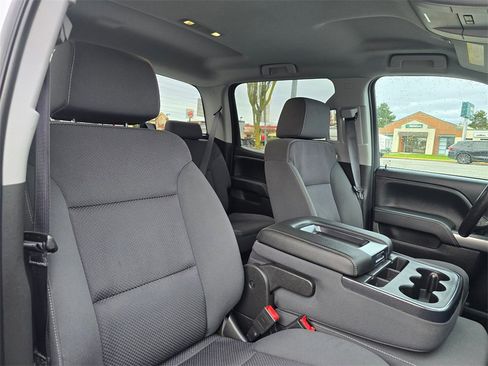 Used 2018 Chevrolet Silverado 1500 LT w/ LT Eassist Package image 10