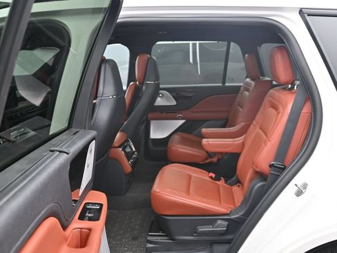 Used 2025 Lincoln Aviator Reserve w/ Luxury Package AWD/4WD image 15