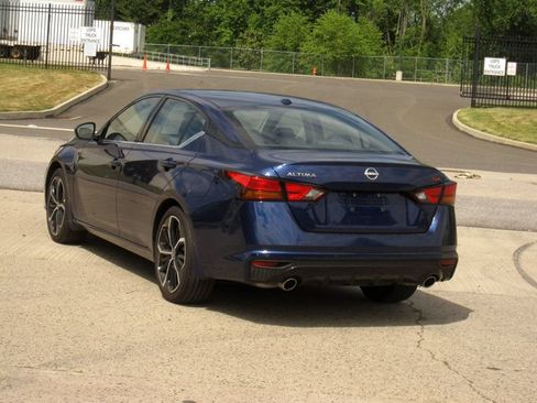 Used 2024 Nissan Altima 2.5 SR FWD image 13