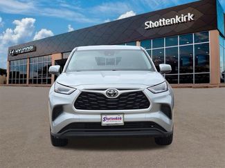 Used 2023 Toyota Highlander L video 2