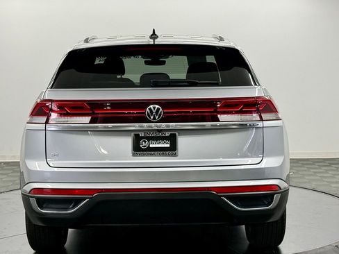 Used 2025 Volkswagen Atlas Cross Sport SE image 9