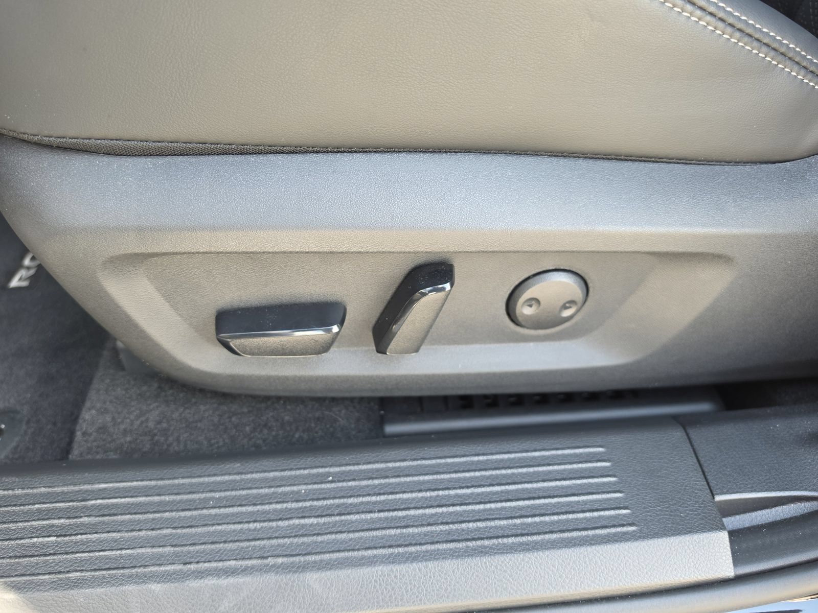 Used 2026 Nissan Rogue Platinum AWD/4WD image 23