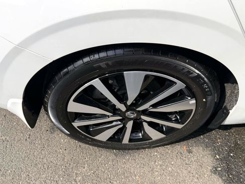 Used 2023 Nissan Sentra SV w/ SV Premium Package FWD image 6