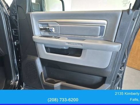 Used 2019 RAM 1500 Classic SLT w/ Black Appearance Group AWD/4WD image 17