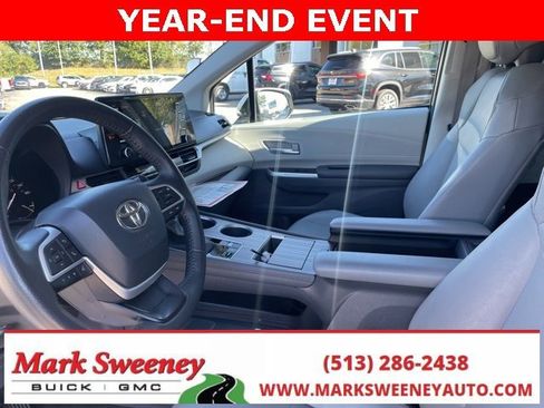 Used 2024 Toyota Sienna XLE image 11