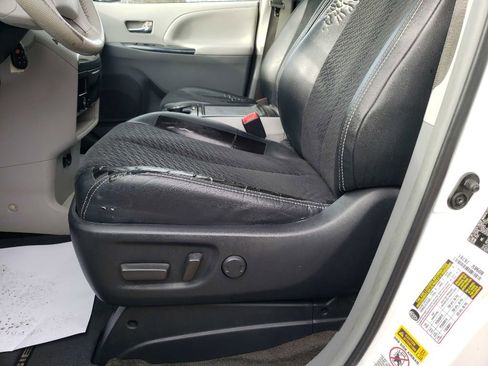 Used 2014 Toyota Sienna SE image 10