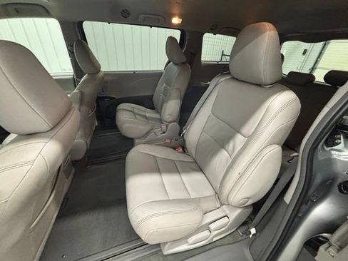 Used 2015 Toyota Sienna XLE w/ XLE Navigation Package FWD image 14