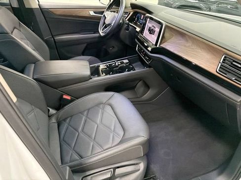 Used 2025 Volkswagen Atlas SE AWD/4WD image 9