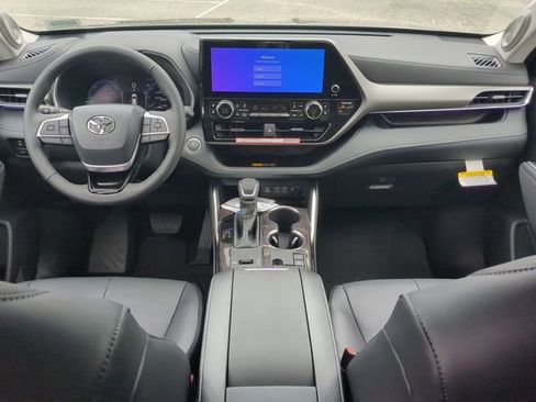 New 2026 Toyota Highlander Limited AWD/4WD image 15