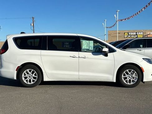 Used 2023 Chrysler Voyager LX FWD image 6