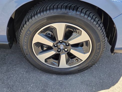 Used 2017 Subaru Forester 2.5i Premium AWD/4WD image 9