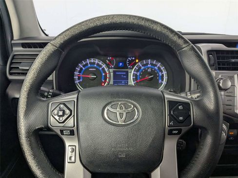 Used 2014 Toyota 4Runner SR5 AWD/4WD image 17