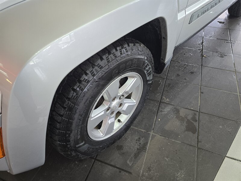 Used 2009 Jeep Liberty Sport w/ Popular Equipment Group AWD/4WD image 27