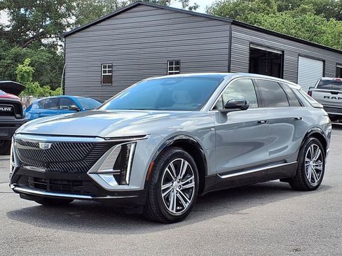 Used 2024 Cadillac Lyriq Luxury RWD image 3