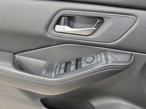 Used 2025 Nissan Rogue SV AWD/4WD image 28
