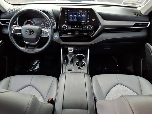 Used 2022 Toyota Highlander Bronze Edition image 24
