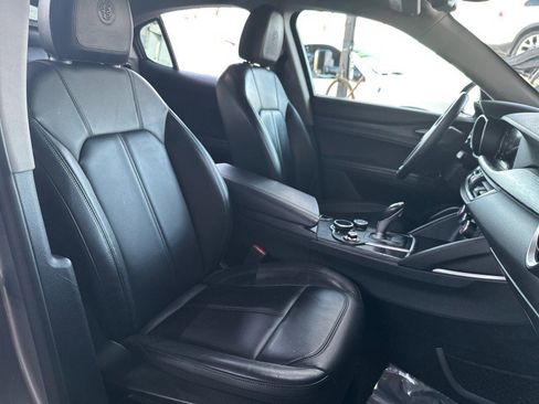 Used 2018 Alfa Romeo Stelvio AWD image 29