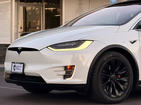 Used 2018 Tesla Model X 100D AWD/4WD image 4