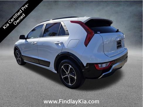 Certified 2025 Kia Niro SX image 9