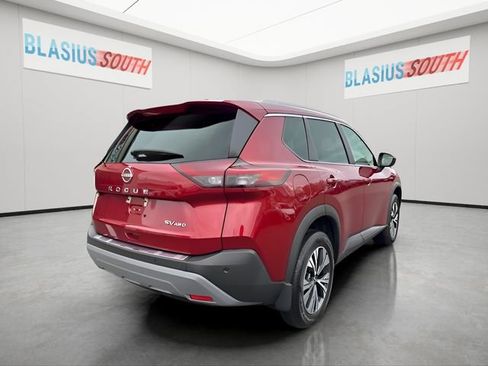 Used 2023 Nissan Rogue SV w/ SV Premium B Package AWD/4WD image 3