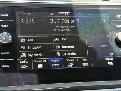 Used 2023 Volkswagen Tiguan SE image 10