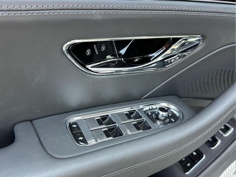 New 2026 Bentley Flying Spur Plug-In Hybrid AWD/4WD image 12
