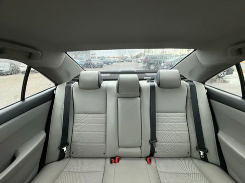 Used 2015 Toyota Camry SE image 18
