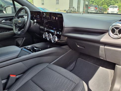Used 2025 Chevrolet Blazer EV LT FWD image 11