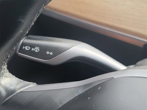 Used 2019 Tesla Model 3 Mid Range image 33