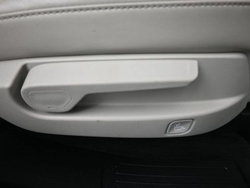 Used 2023 Kia Sorento S FWD image 46