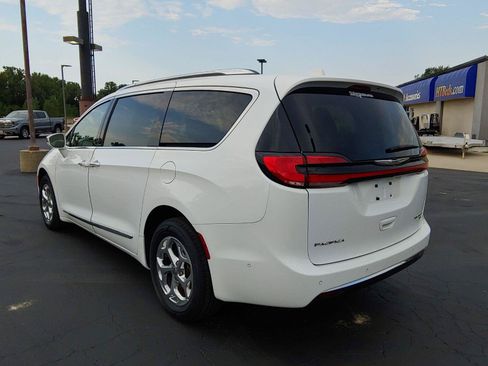 Used 2021 Chrysler Pacifica Limited w/ Premium & Safety Sphere Group AWD/4WD image 9