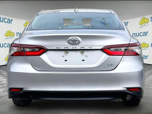 Used 2022 Toyota Camry LE image 5