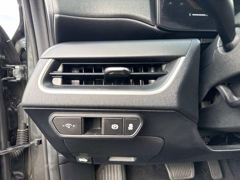 Used 2025 Kia K4 LXS image 32