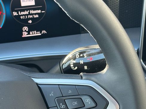 New 2025 Volkswagen Tiguan SE image 13