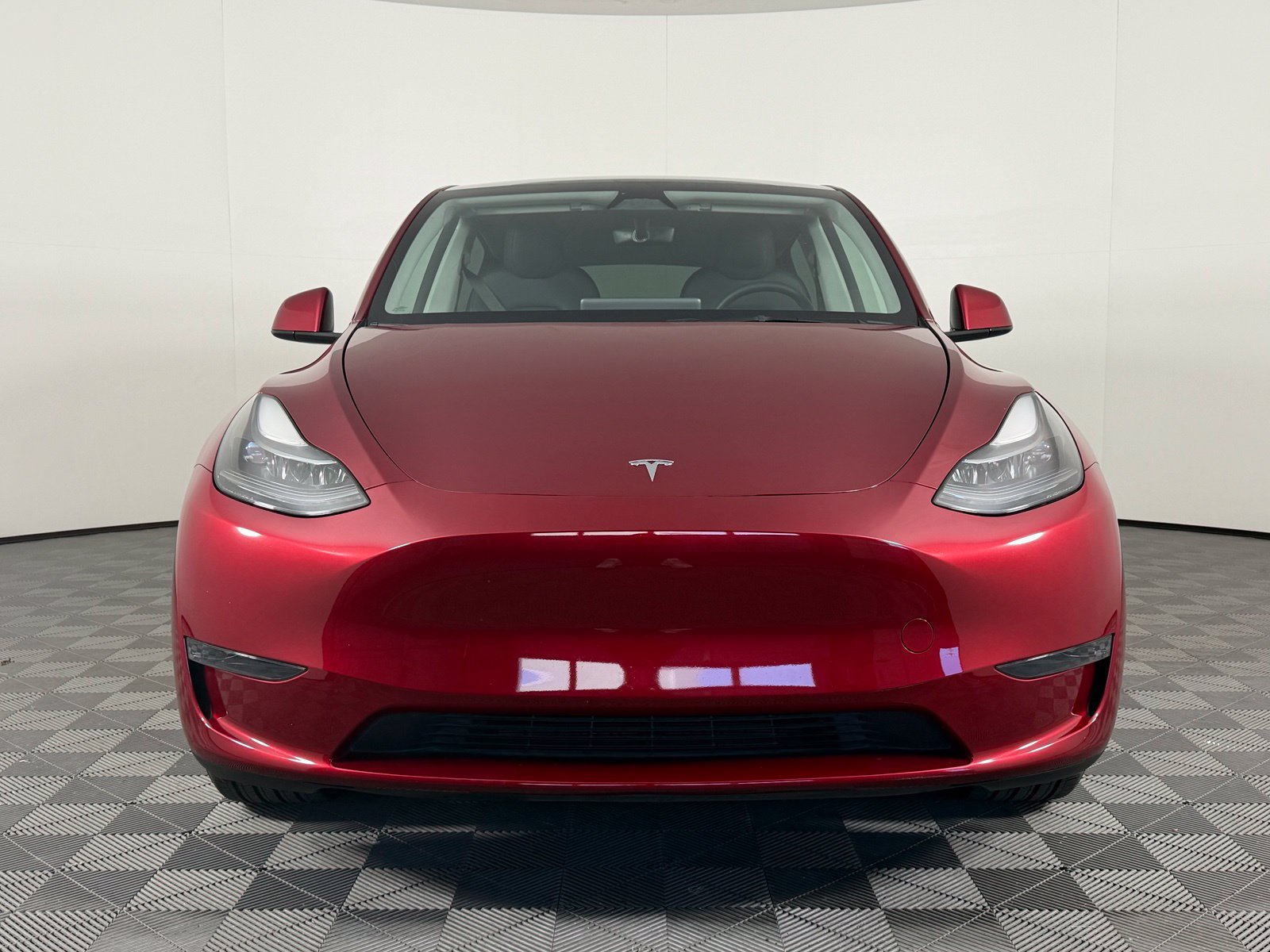 Used 2024 Tesla Model Y Long Range RWD image 2