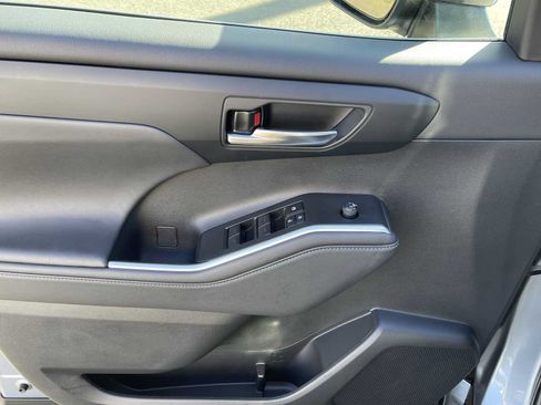 Certified 2024 Toyota Highlander XLE AWD/4WD image 16