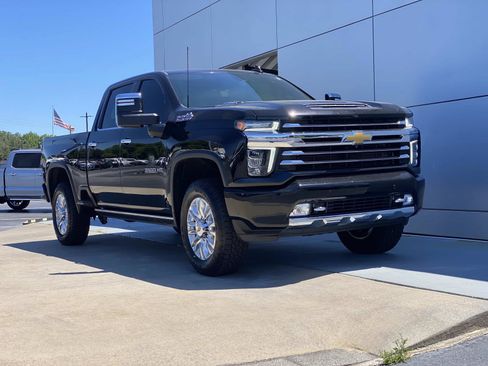 Used 2023 Chevrolet Silverado 3500 High Country AWD/4WD image 2