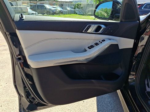 Used 2022 BMW X5 xDrive40i w/ M Sport Package AWD/4WD image 13