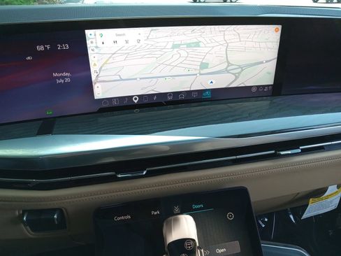 Used 2025 Cadillac Escalade IQ Luxury 2 AWD/4WD image 17
