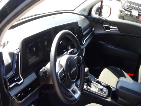 Used 2025 Kia Sportage LX AWD/4WD image 16