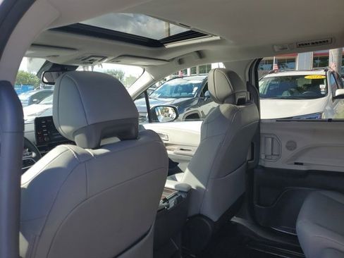Used 2023 Toyota Sienna XLE image 9