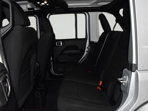 Used 2023 Jeep Wrangler Sahara image 28