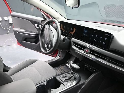 Used 2025 Kia K4 FWD image 38