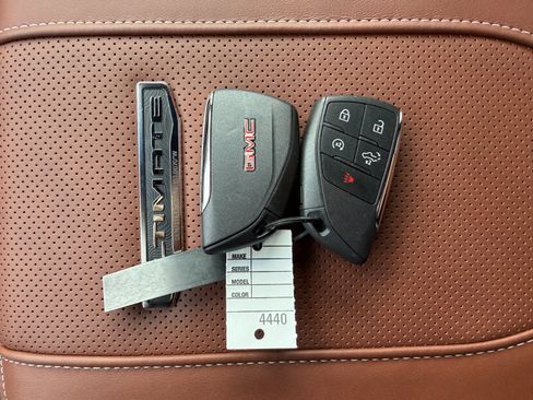 New 2026 GMC Sierra 2500 Denali Ultimate w/ LPO, Black Badging Package AWD/4WD image 43