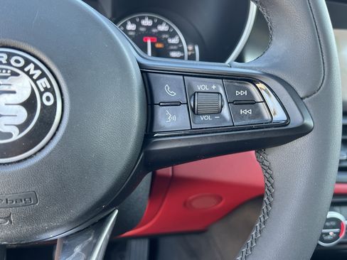 Used 2021 Alfa Romeo Giulia Ti w/ Nero Edizione image 17