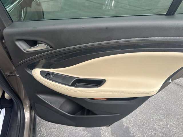 Used 2018 Buick Envision Essence FWD image 16