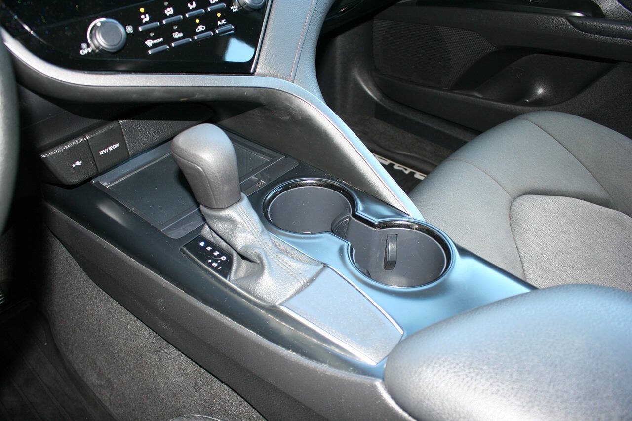 Used 2020 Toyota Camry LE w/ Convenience Package FWD image 18