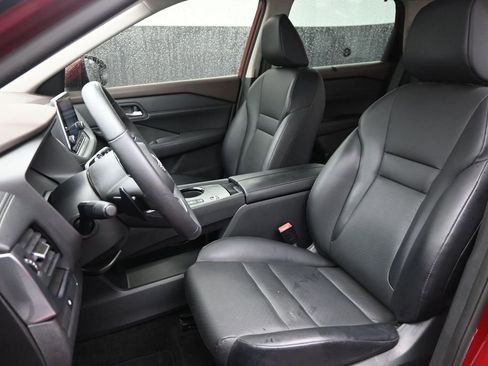 Used 2023 Nissan Rogue SV w/ SV Premium B Package FWD image 16
